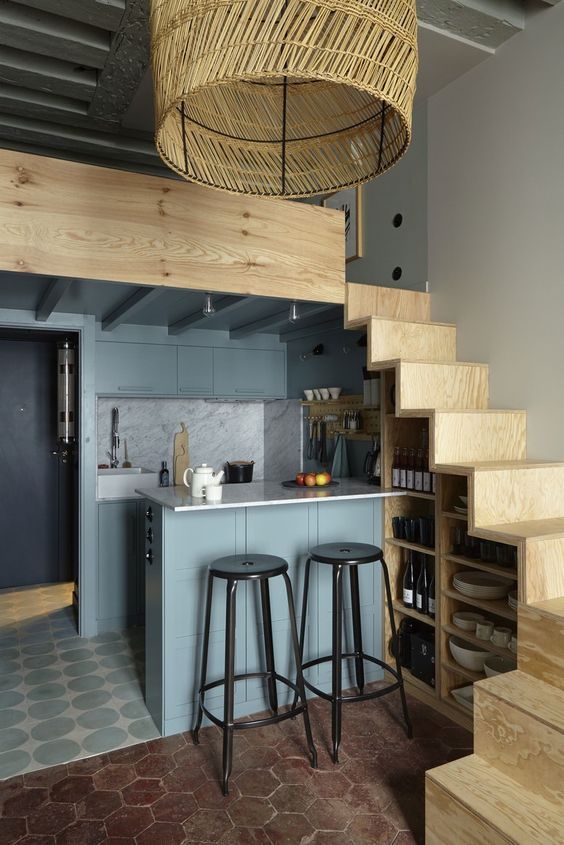 Entrepiso dormitorio y cocina. Aprovechar metros