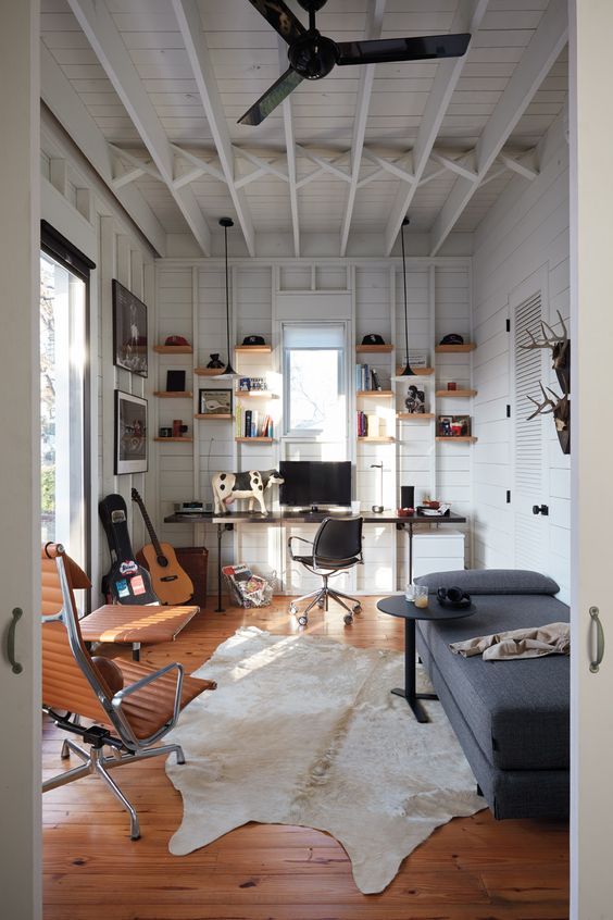 Espacio blanco y madera